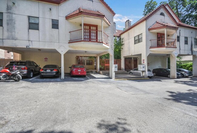 Photo - 706 W 22nd St Unit 306