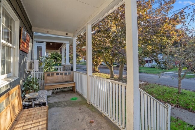 Photo - 235 W 6th St