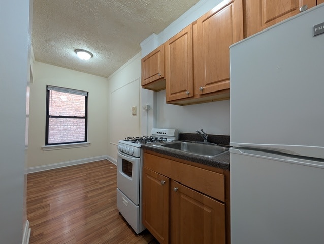 Building Photo - 5425 N Kenmore Ave Rental