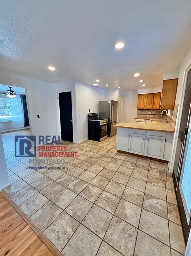 Photo - 3 bed 2 bath house - 1 car garage - PET FRIENDLY