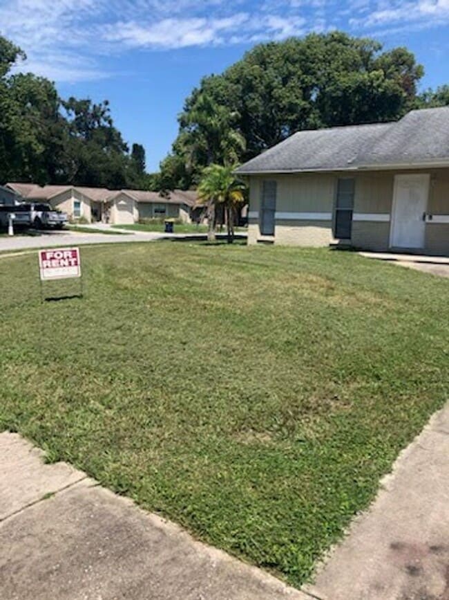 Building Photo - Beautiful home with fenced in backyard!
