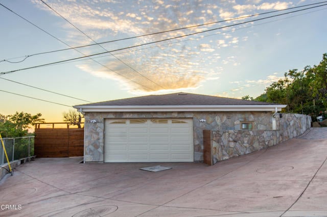 Building Photo - 713 Mission Dr