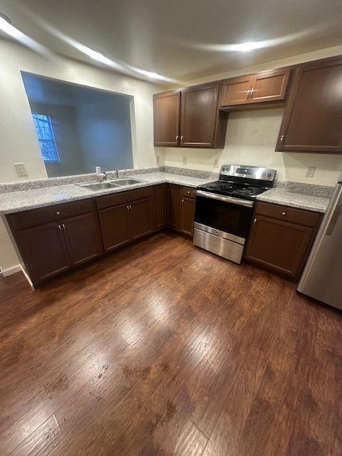 townhouse kitchen 3 - Whitestown Village Condos