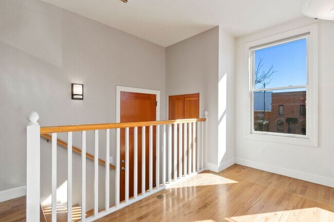 Photo - Old Town Condo, 1224 sq ft in Incredible L...