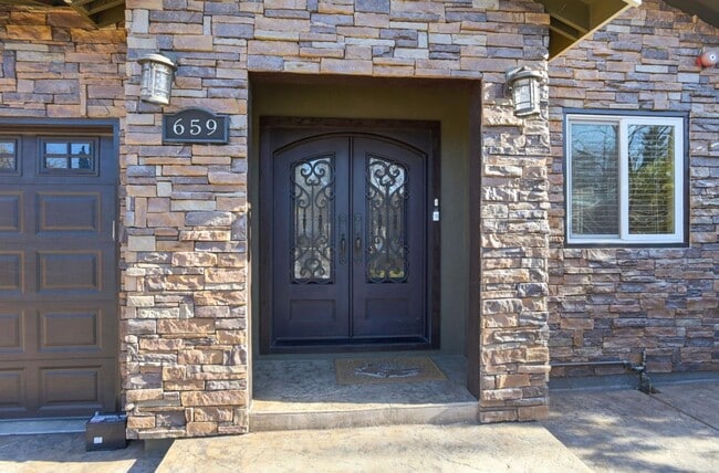 Photo - 659 Upton St