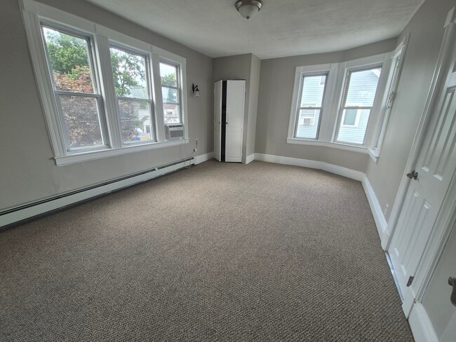 Building Photo - 69 E John St Unit 2nd Floor Rental