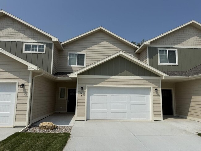 Building Photo - 1615 Ohana Ave