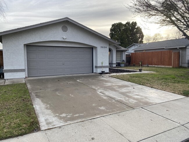 Photo - 3824 Hollywood Dr