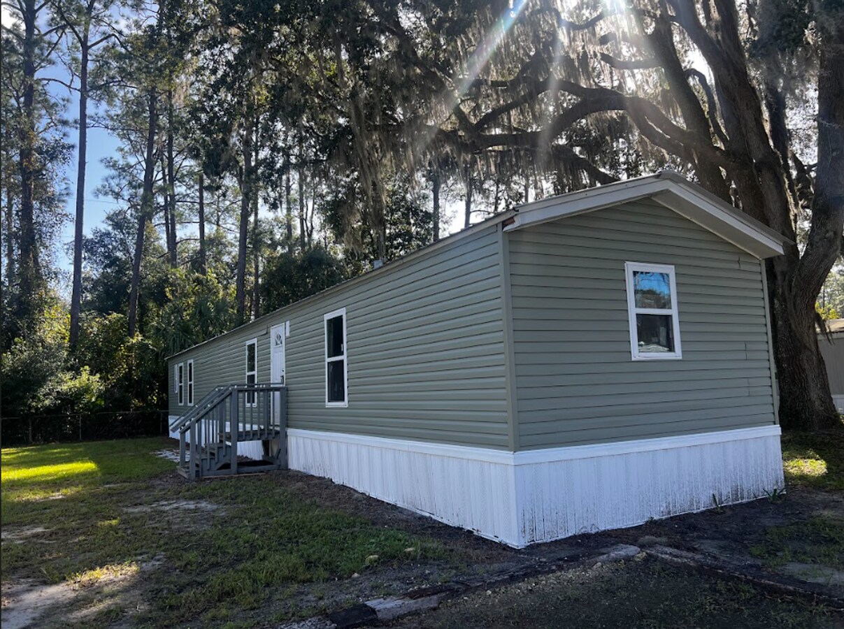 Stunning Newly Renovated 3/2 - Stunning Newly Renovated 3/2 Unit Lot 9