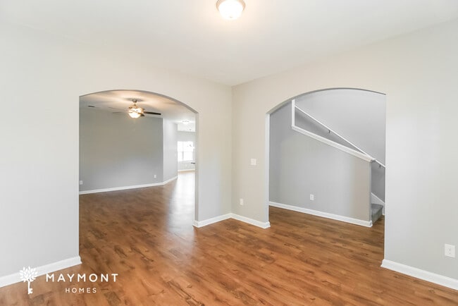 Photo - 648 Armitage Way