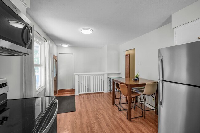 Photo - 2715 Kirkwood Ln N