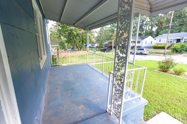 Photo - 231 Maple St