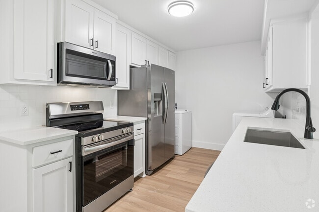 B1 2BR, 2BA - 962SF - Kitchen