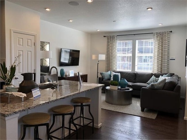 Building Photo - Modern Three Bedroom Townhome Available For Rent in Creekside