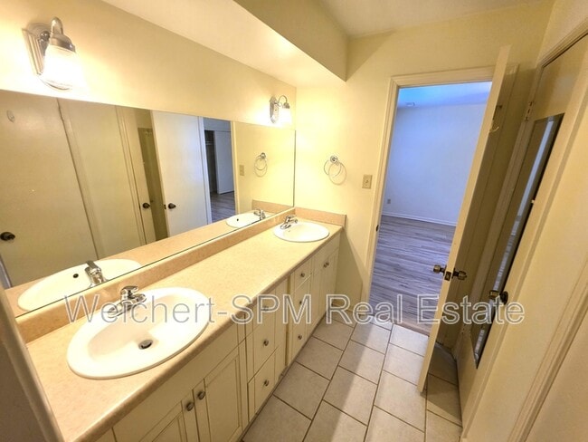 Photo - 363 S Fenwick Rd