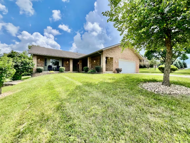 Building Photo - Large, stylish home in heart of Liberty twp.