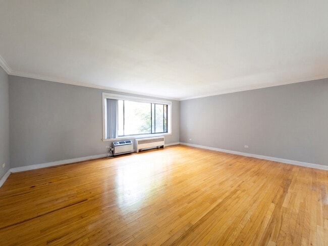 Photo - 2704 W Lunt Ave