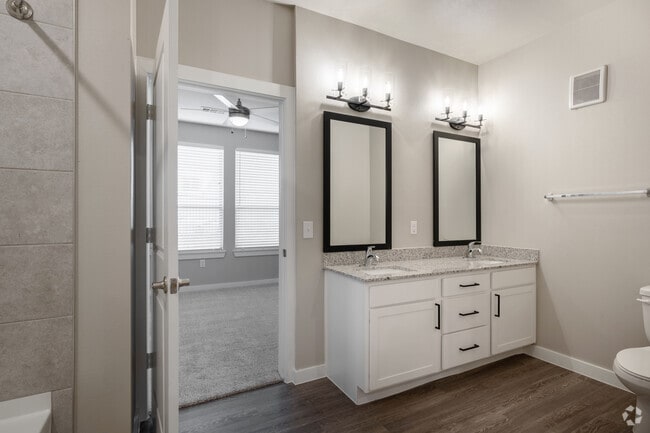 1BR, 1BA - 776SF