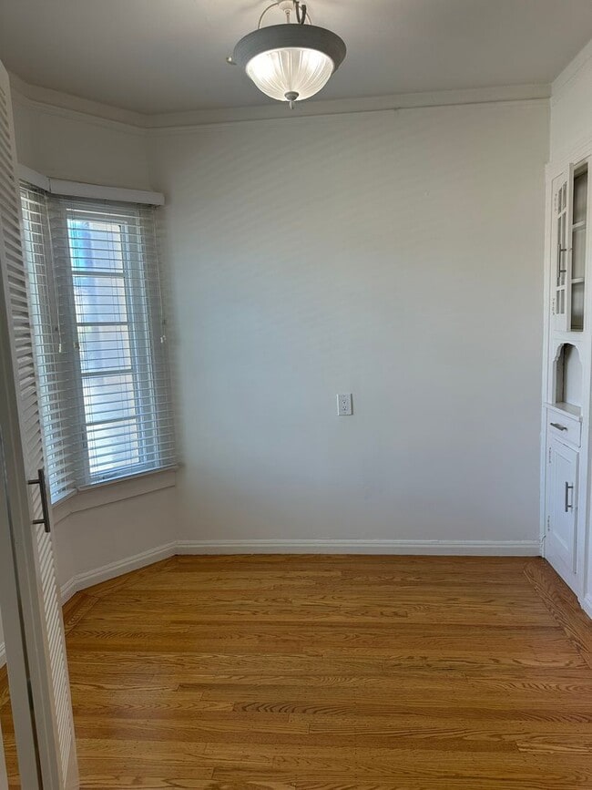 Photo - Bright & Charming Miraloma Home