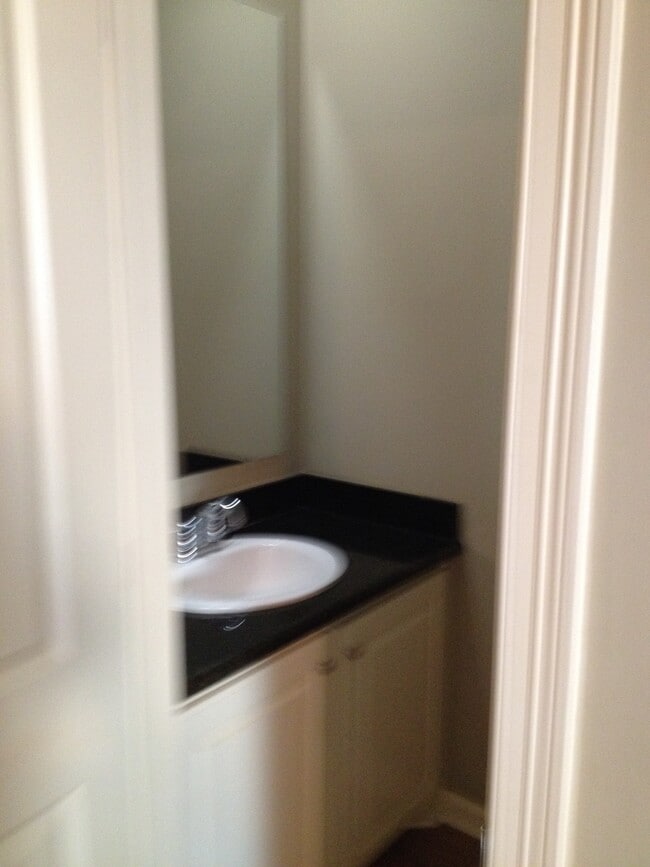 Photo - 1700 Mignonette Ln Unidad # A