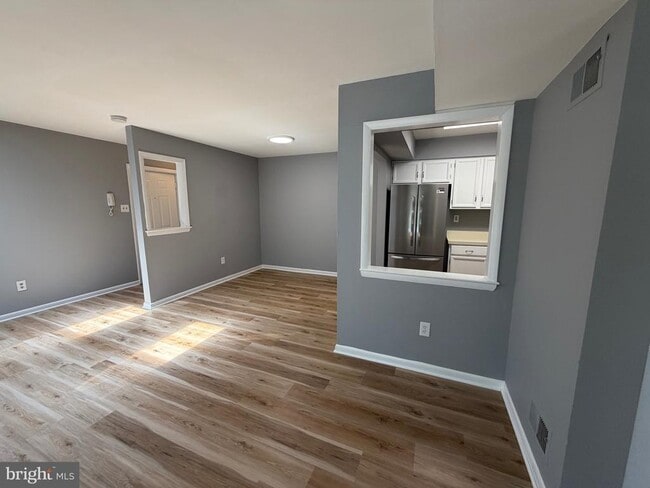 Photo - 132 Leedom Way