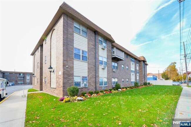 Photo - 199 Bergen Turnpike Unit 3J