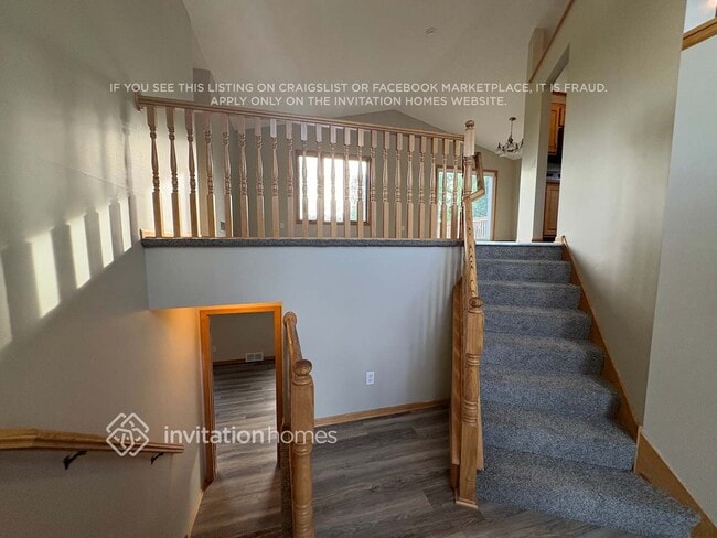 Photo - 713 3rd St SW