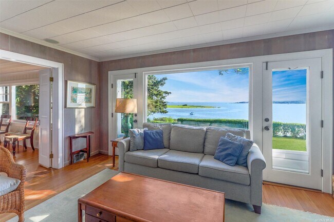 Photo - 930 W Cove Rd