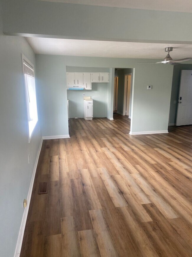 Photo - 933 Roosevelt Blvd Unit 2