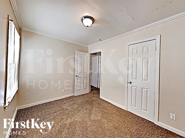 Photo - 2219 S Hall Rd
