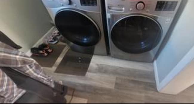 Washer & dryer on site. - 41 Russell St