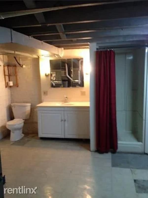 Photo - 225 Johnson St