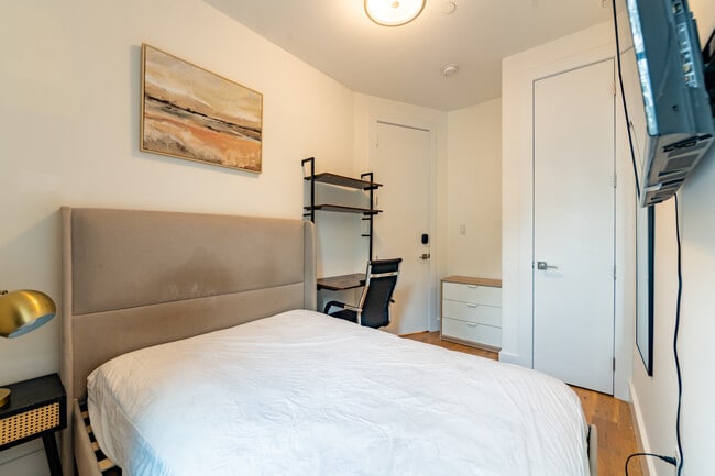 1062 Halsey St Unit 1A