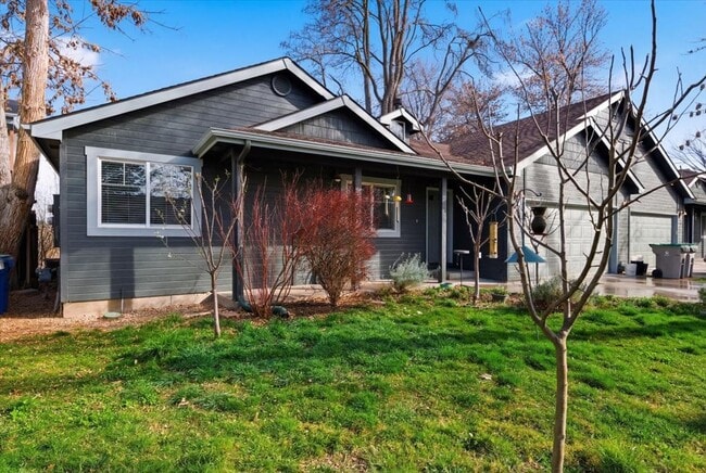 Photo - 3 Bedroom, 2 Bath, with 2 Car Garage Located on the Central Bench Rim