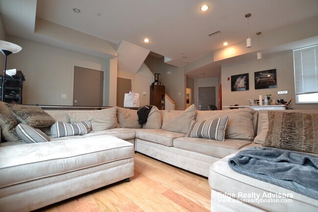 Building Photo - 55 Glenville Ave