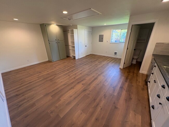 745 Ewald Ave SE Unidad Studio ADU