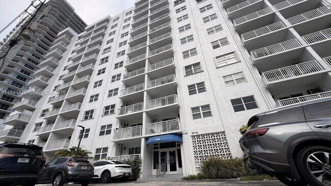 200 S Birch Rd Unit 211