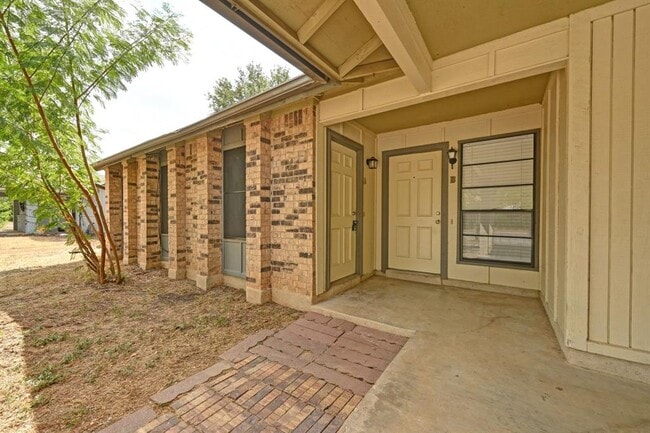 Photo - 2409 Berkett Dr