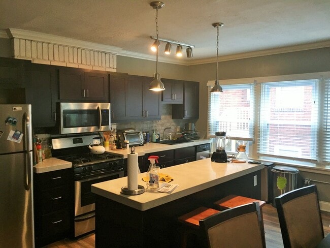 Photo - 6329-6331 Bartlett Unit 6329