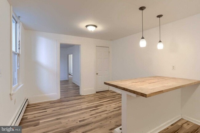 Photo - 825 Scull St