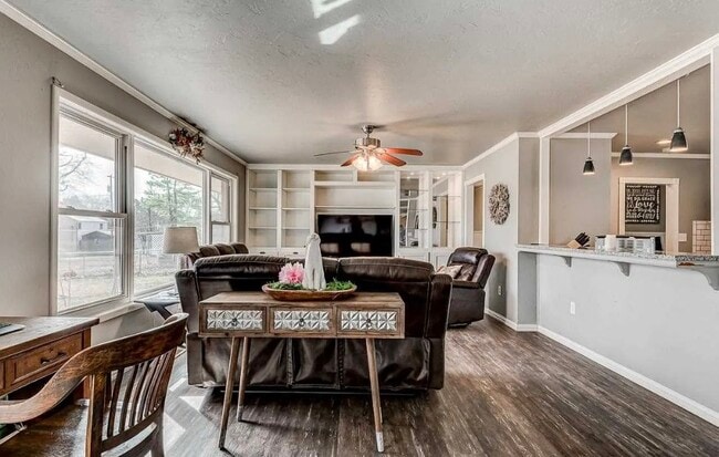 Photo - 1001 N Skyline St