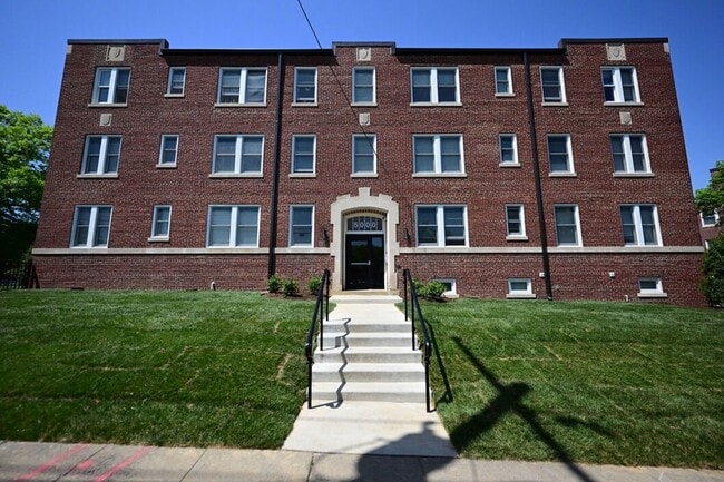 Building Photo - 5040 New Hampshire Ave NW