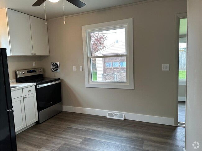 Building Photo - 191 Merrill St Rental