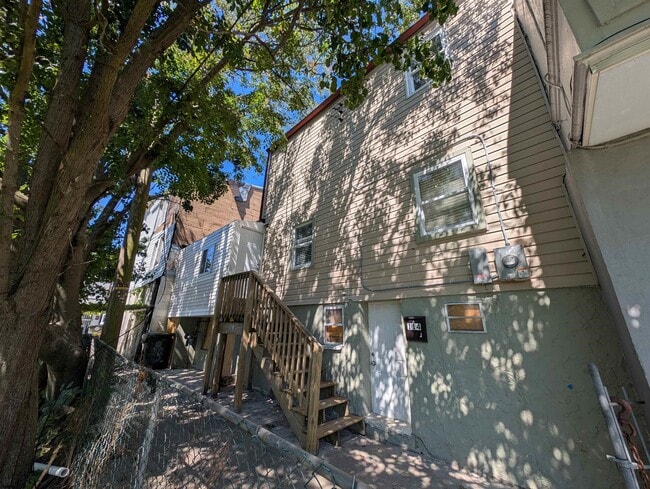 Building Photo - 114 N Texas Ave