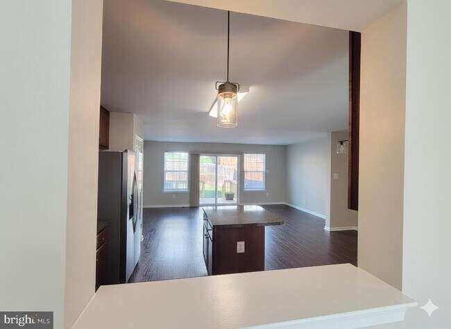 Photo - 216 Monticello Square