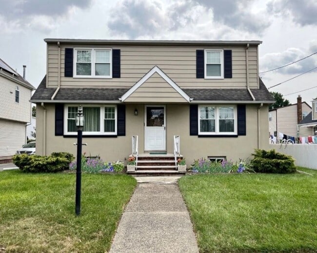 Building Photo - 115 Marconi St Unit 2
