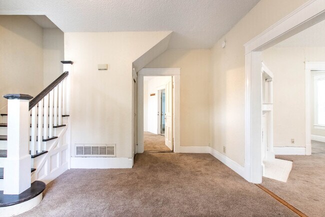 Photo - 301 Fry St