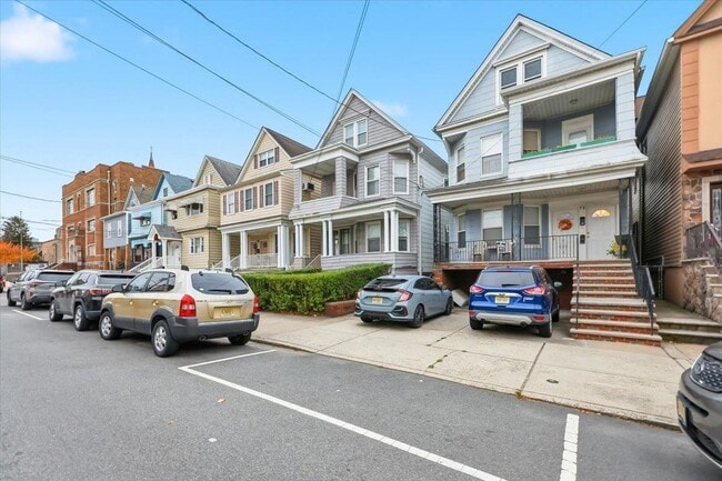 98 W 47th St Unit 2