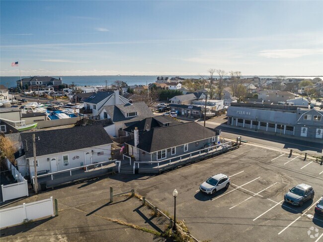 Building Photo - 441 Fire Island Ave Unit 441 Rental