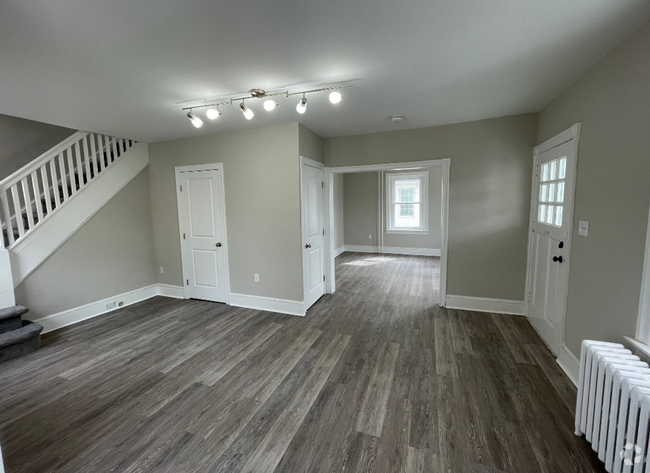 Building Photo - Single Family Home Available for Rent in t...